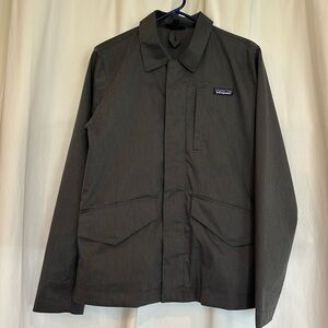 Women’s Patagonia dark gray jacket